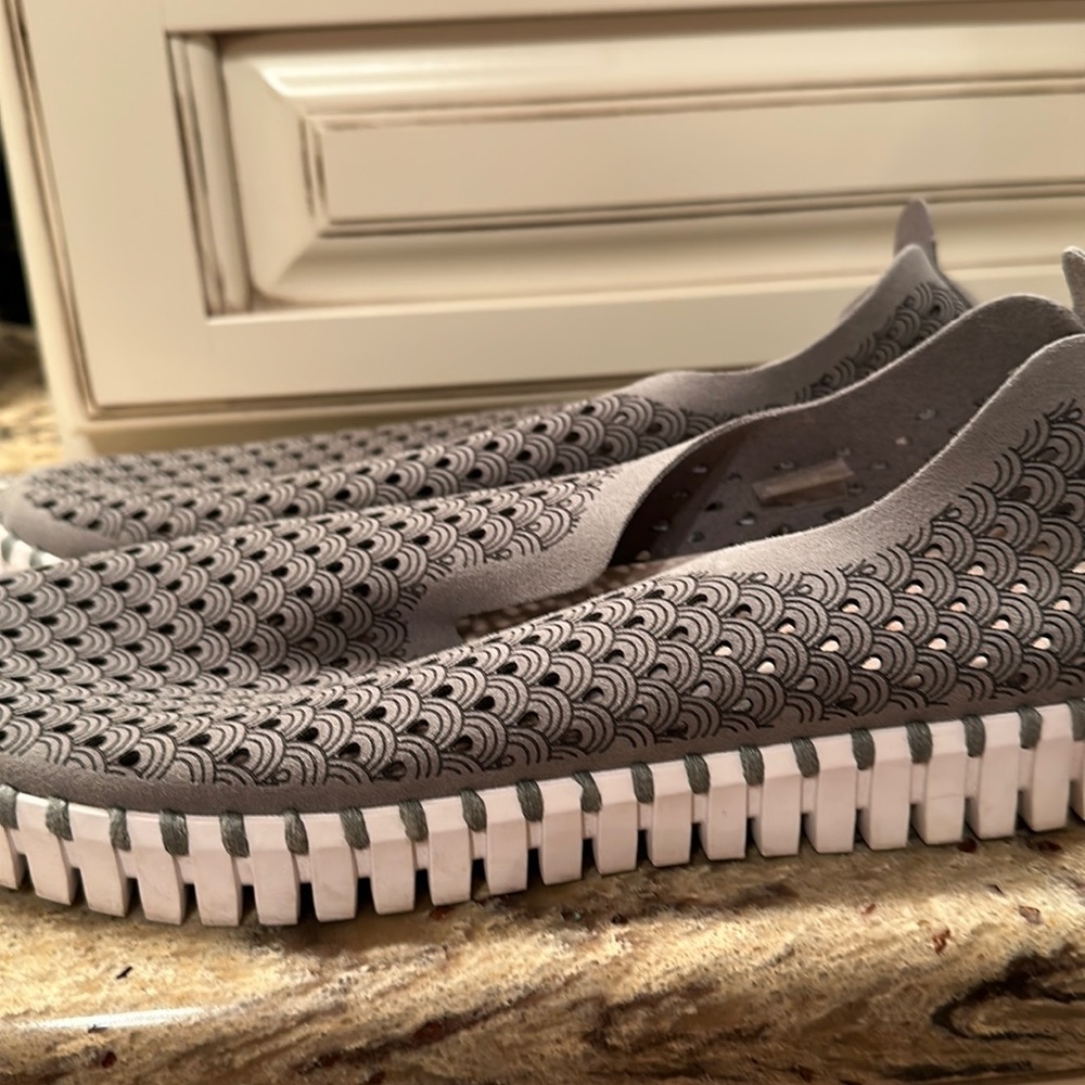 Isle Jacobsen Grey Shoes Size 40